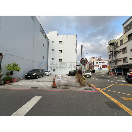 高雄鼓山機能完善方正建地