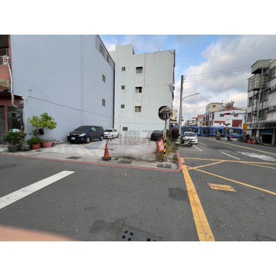高雄鼓山機能完善方正建地