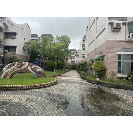 高雄楠梓近火車站高級社區雙車美透天