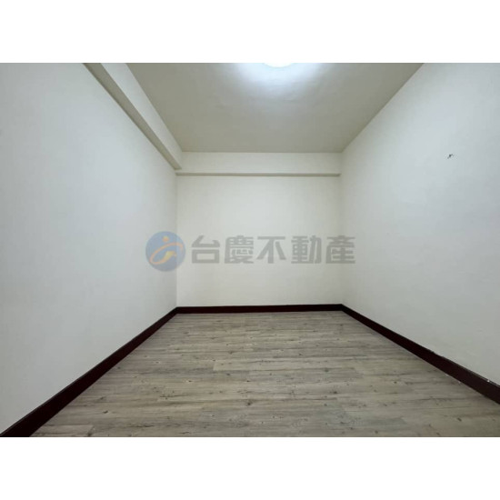 高雄前鎮瑞隆商圈/輕軌旁/全新翻新四房鈔票亮3樓美寓