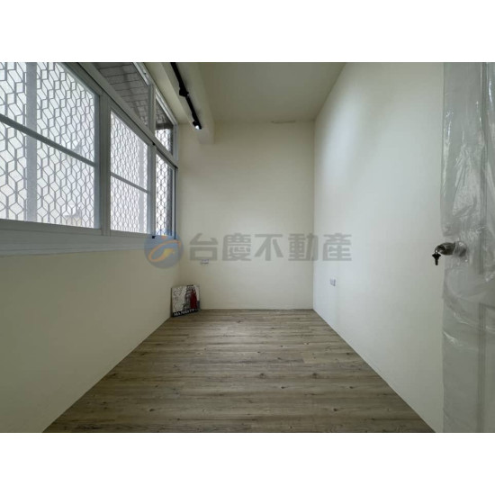 高雄前鎮瑞隆商圈/輕軌旁/全新翻新四房鈔票亮3樓美寓
