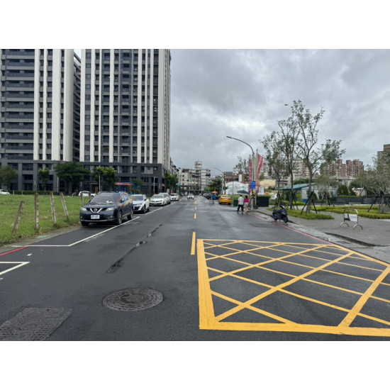 高雄仁武/冠傑高鐵新特區/邊間全新鈔票亮三房平車位大樓 高雄仁武/冠傑高鐵新特區/邊間全新鈔票亮三房平車位大樓