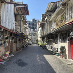 高雄岡山前鋒商圈甜甜價.五米活巷.需整理.增值透天