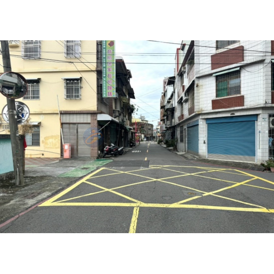 高雄岡山鈔票亮全新未住明亮四主臥電梯2+2車庫別墅