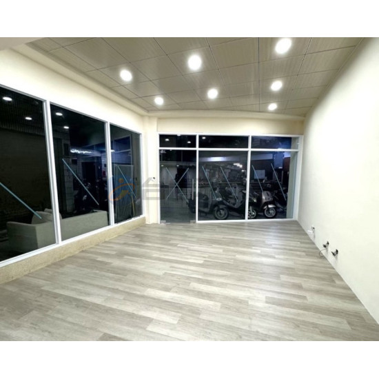 高雄三民鼎山高大百貨華廈鈔票亮地段1樓店面
