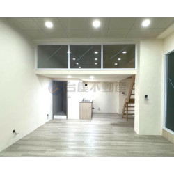 高雄三民鼎山高大百貨華廈鈔票亮地段1樓店面