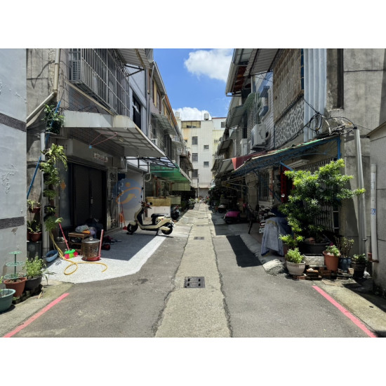 高雄岡山鈔票亮全棟翻新車位透天